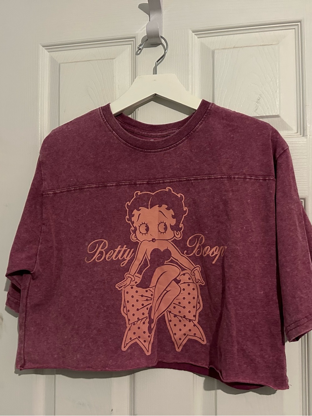 Betty Boop Cropped Graphic Tee - Plum with Peach Print